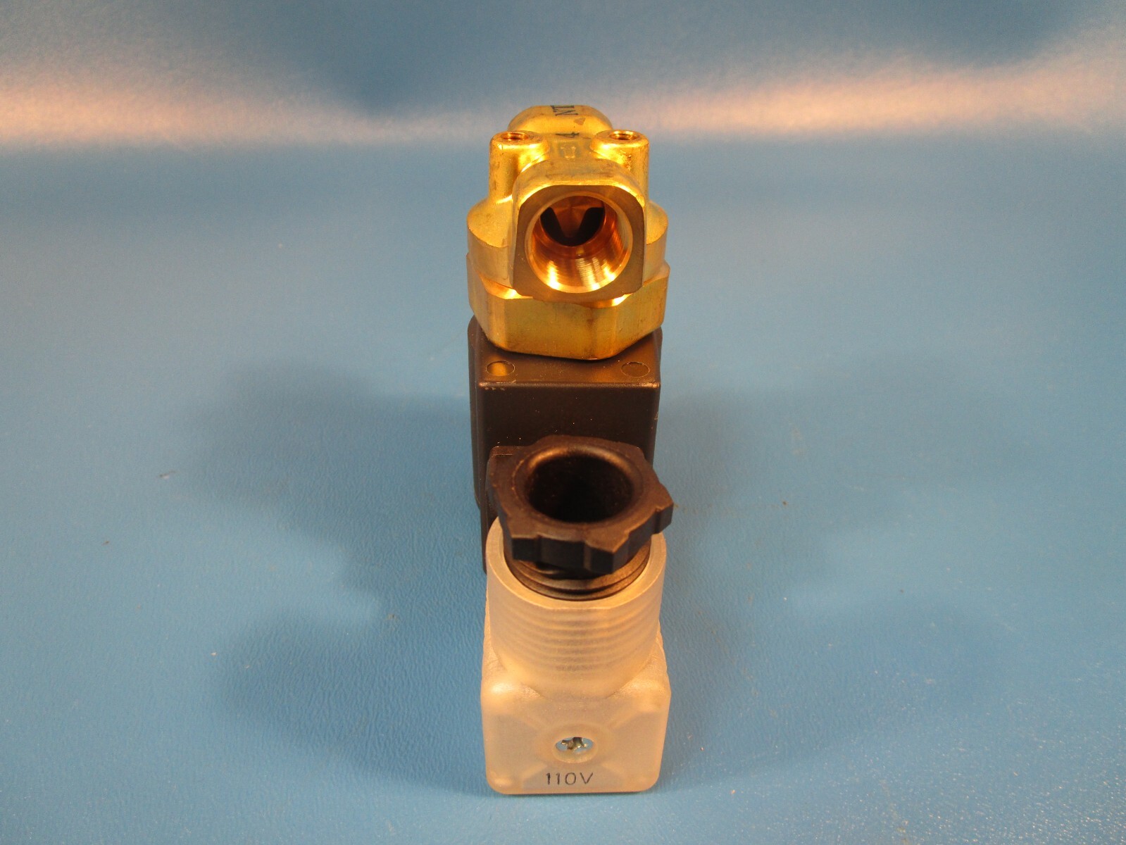 MC VX2330-03N-3DLR1, Valve, Direct operated, 3 port solenoid valve for Manifold