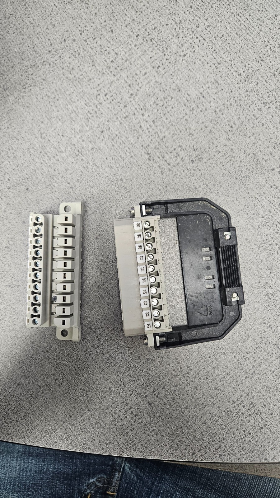 EATON CORPORATION P/N: NZM2-XSVR CONTROL CIRCUIT PLUG FOR REMOTE OPERATOR