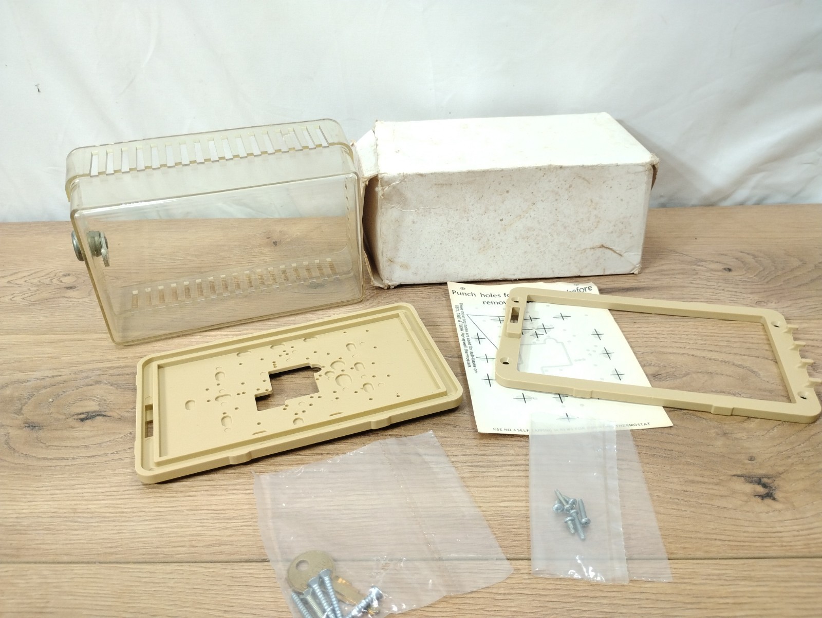 NEW BEKO SQUARE THERMOSTAT GUARD WITH KEY THERMOSTAT COVER LOCK BOX