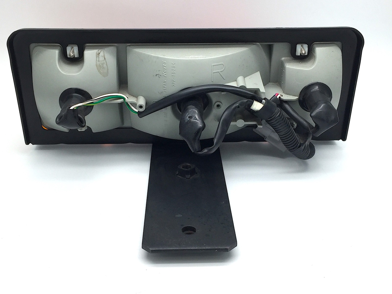 Toyota 36-10 Right Rear Tail Light Lamp & Mounting Bracket suits Landcruiser FJ7