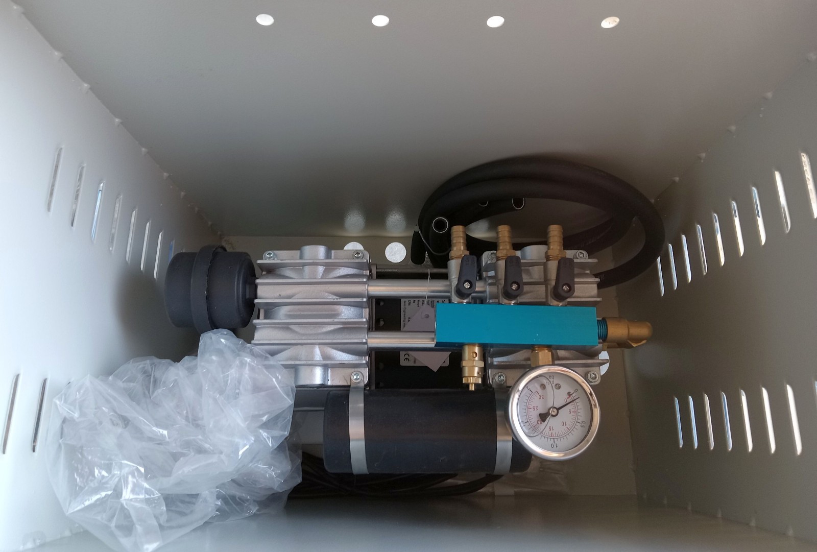 1 NEW SAVIOS SO2750 1 HP AIR COMPRESSOR WITH ENCLOSURE NNB ***MAKE OFFER***