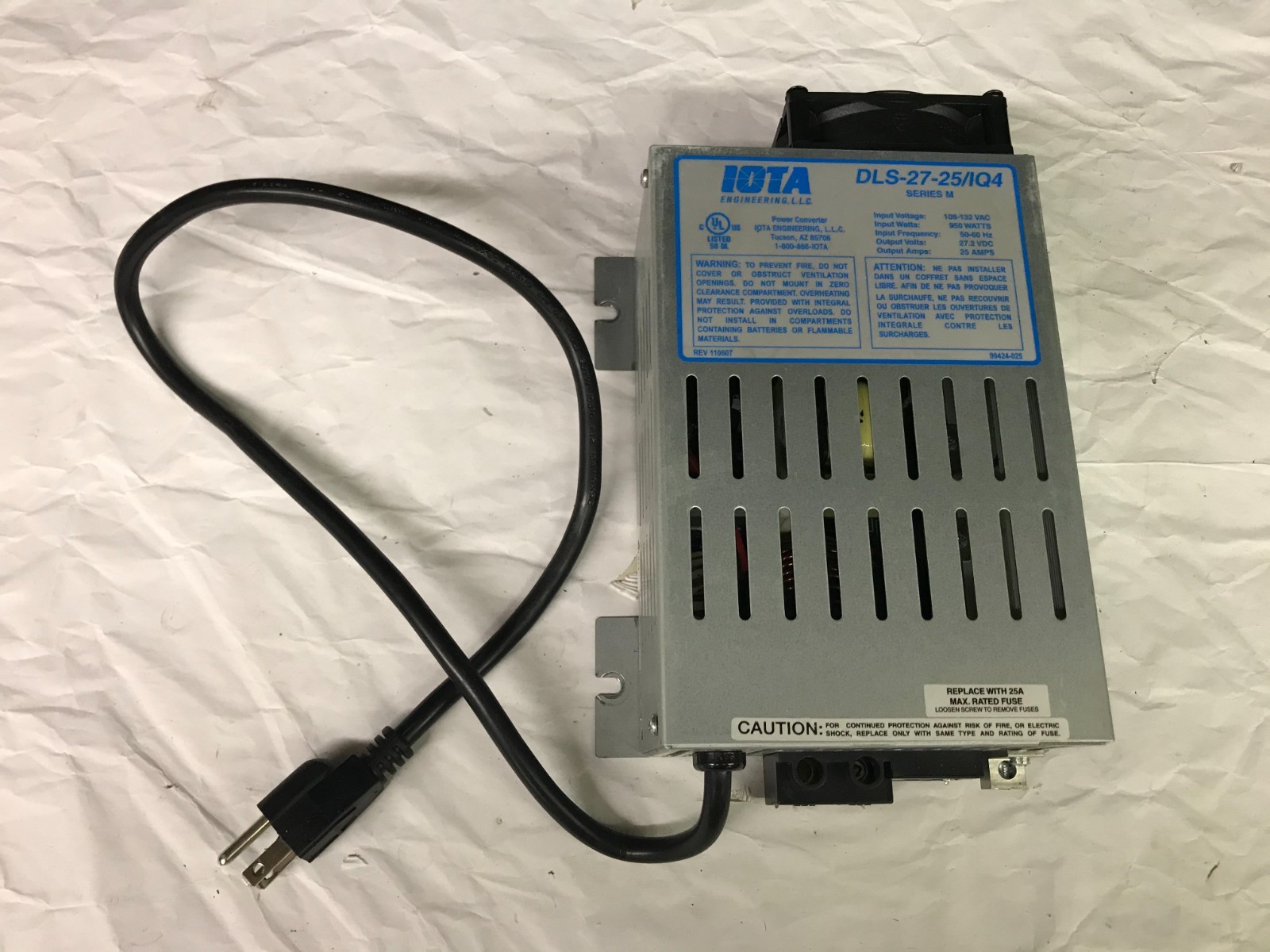 Nonworking IOTA DLS-27-25/IQ4 4-Stage 24V Battery Charger 27VDC 25A AS-IS