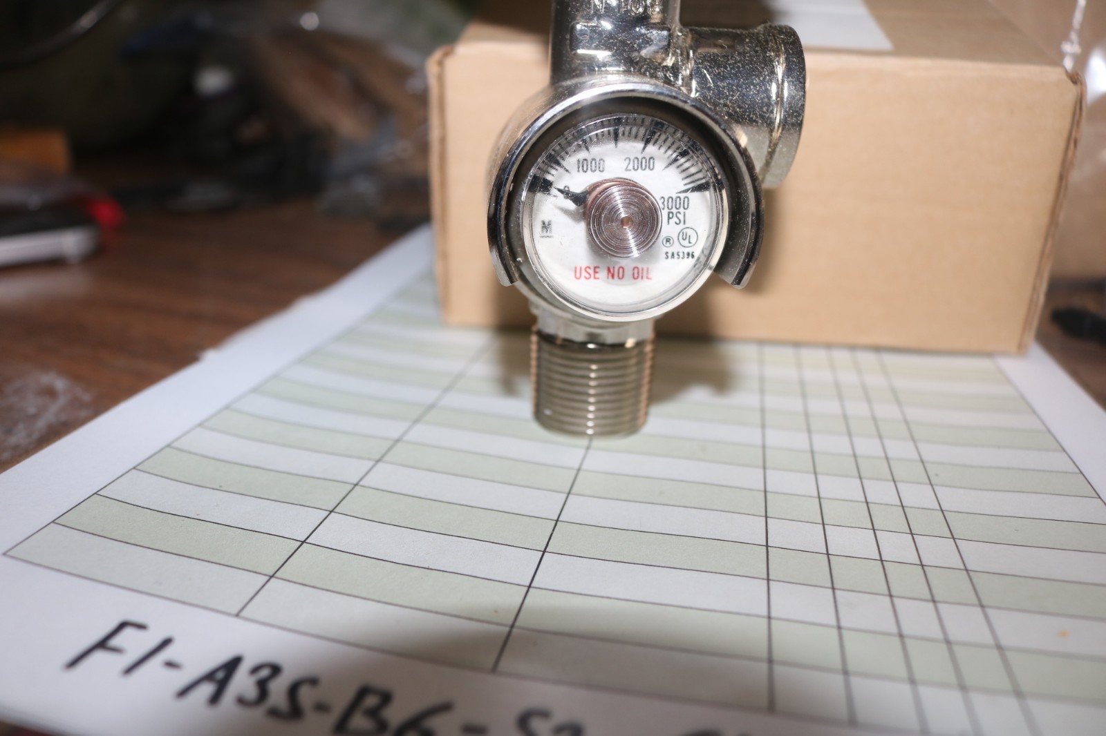 NOS 3000 PSI nitrogen valve with gauge RS N-100 2233AX 4820-01-244-2380