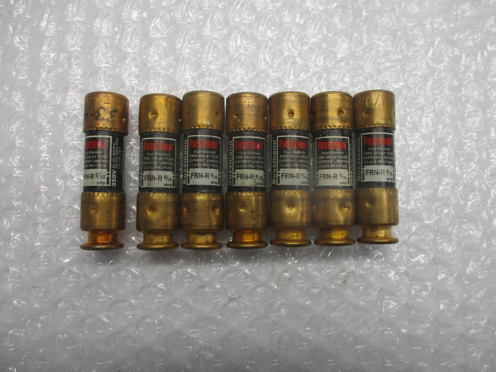 FUSETRON FRN-R-6/10 FUSE BLACK LOT OF 7 NSNP