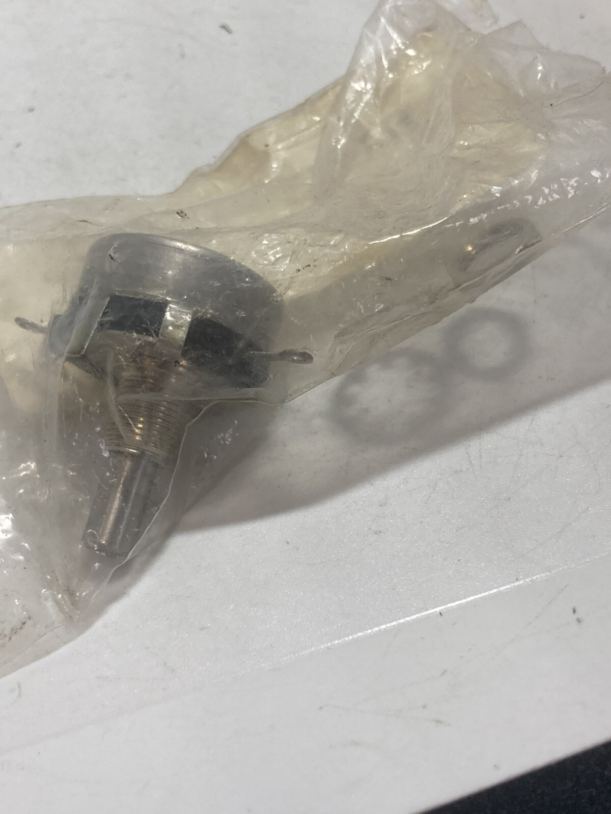 CLAROSTAT RA 1-120-023 POTENTIOMETER 1 TURN NIB