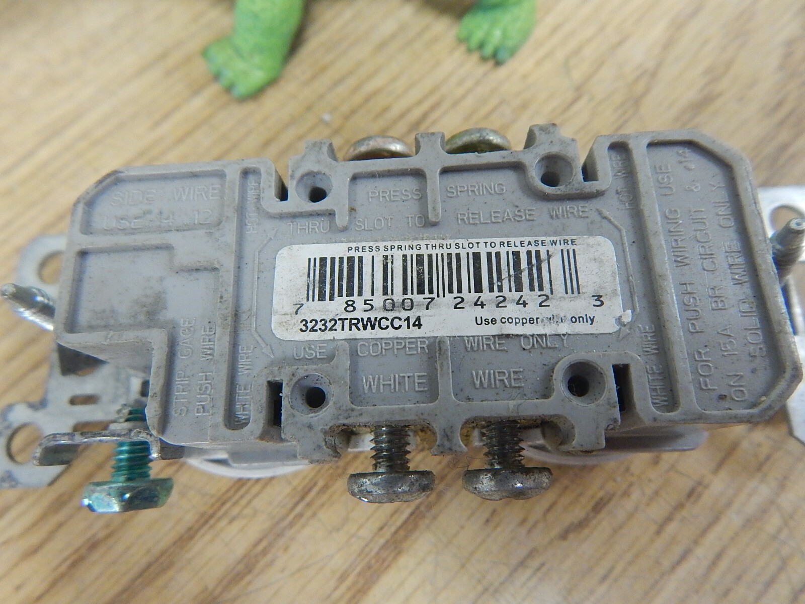 Pass & Seymour Duplex Receptacle Outlet 3232TRWCC14 Lot of 4 *FREE SHIPPING*