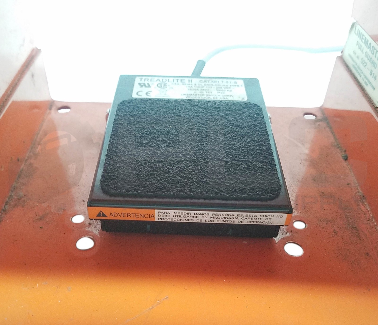 LINEMASTER 522-B14 FULL GUARD w/ TREADLITE II T-91-S FOOT SWITCH