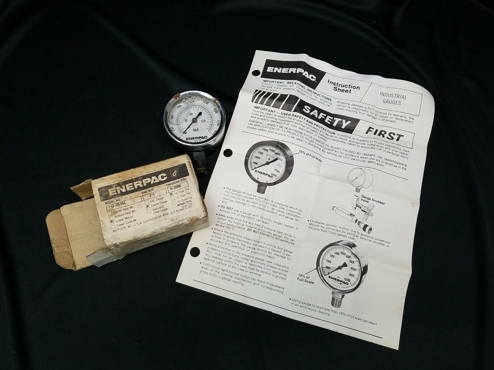 Vintage ENERPAC Industrial Liquid Gauge Model G-2515L 2000 psi 2 1/2″