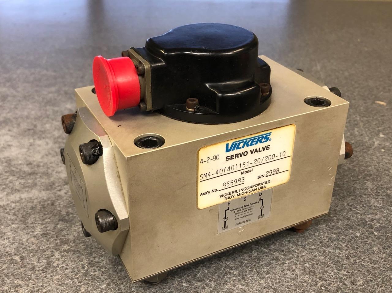 * 30-DAY WARRANTY * Vickers SM4-40(40)151-20/200-10 Servo Valve