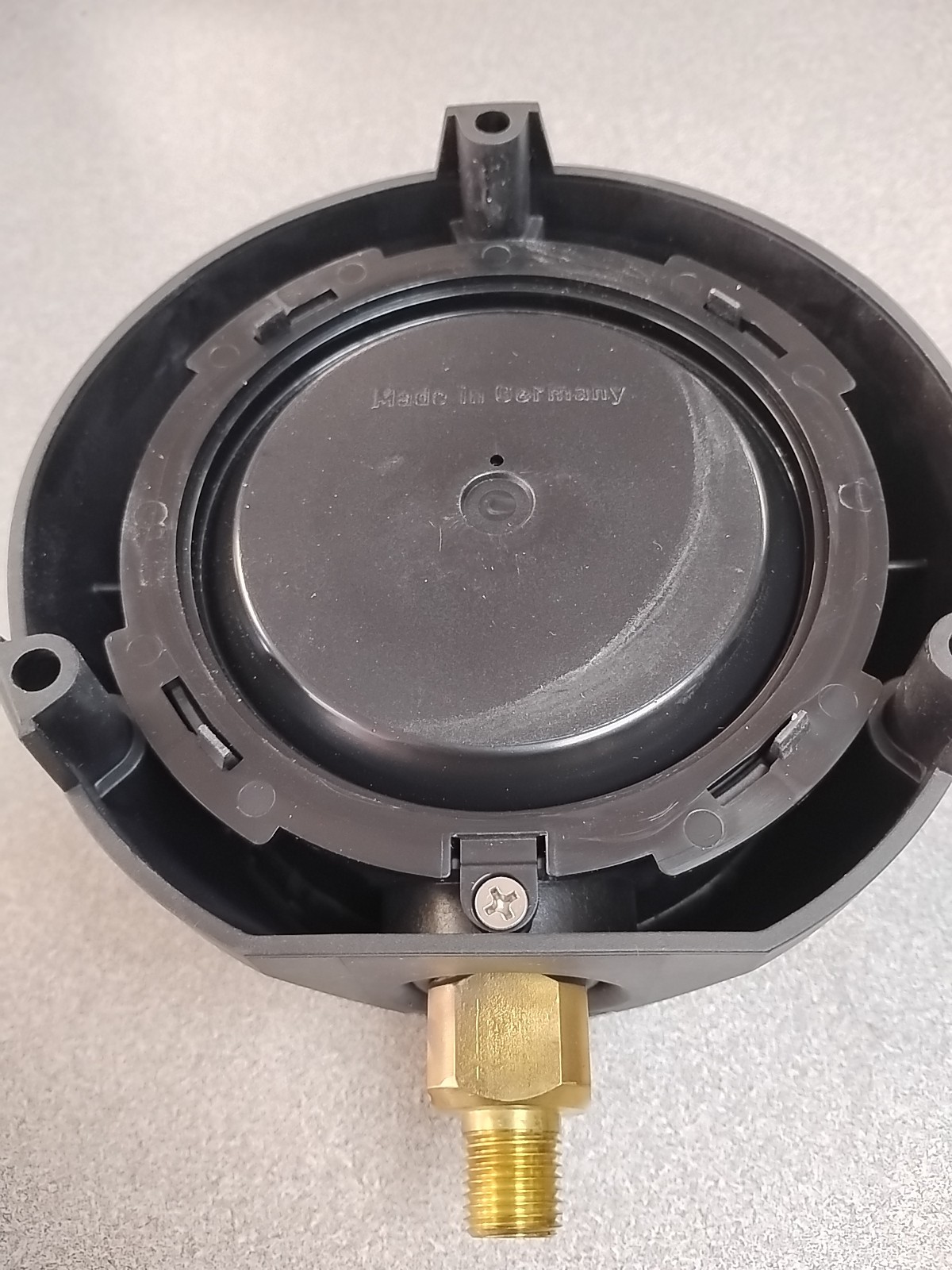 TRERICE 45LFB4504LA300, 4 1/2″ Dial, Liquid Filled, Brass 1/2″ NPT, 0-300PSI