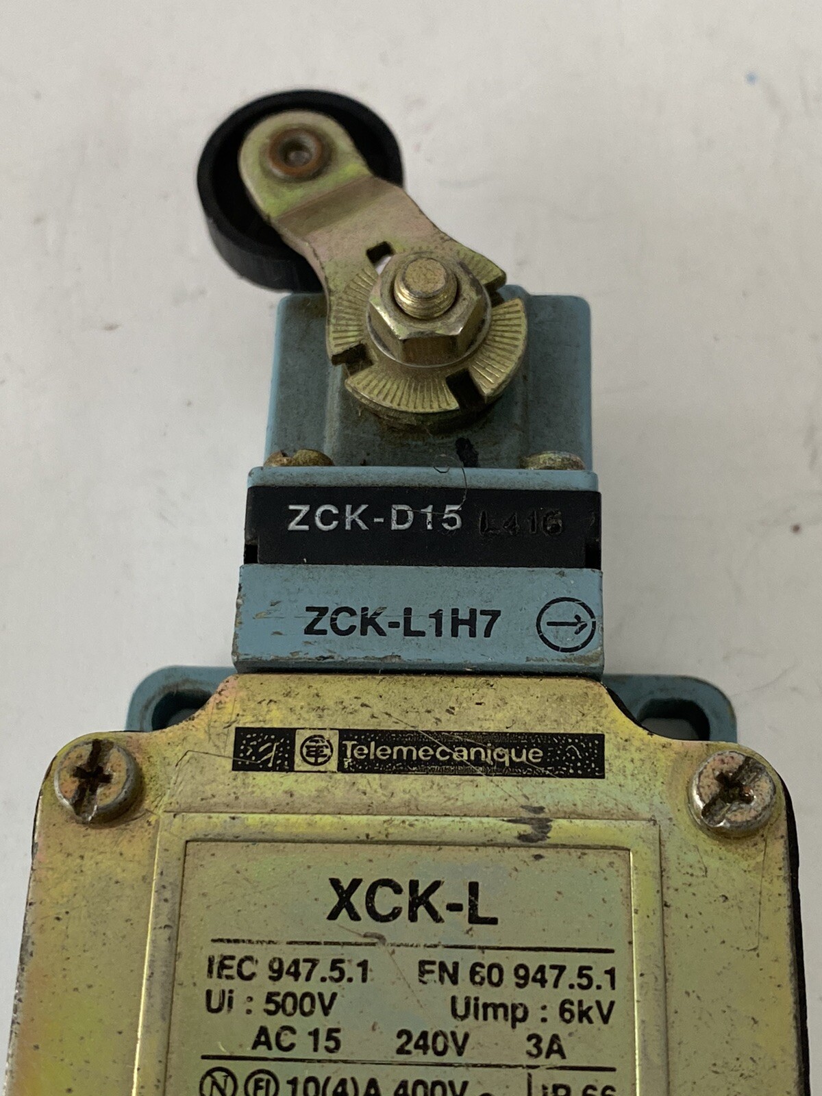 TELEMECANIQUE XCK-L LIMIT SWITCH W/ ZCK-L1 BODY W/ ZCK-D15 OPERATOR HEAD