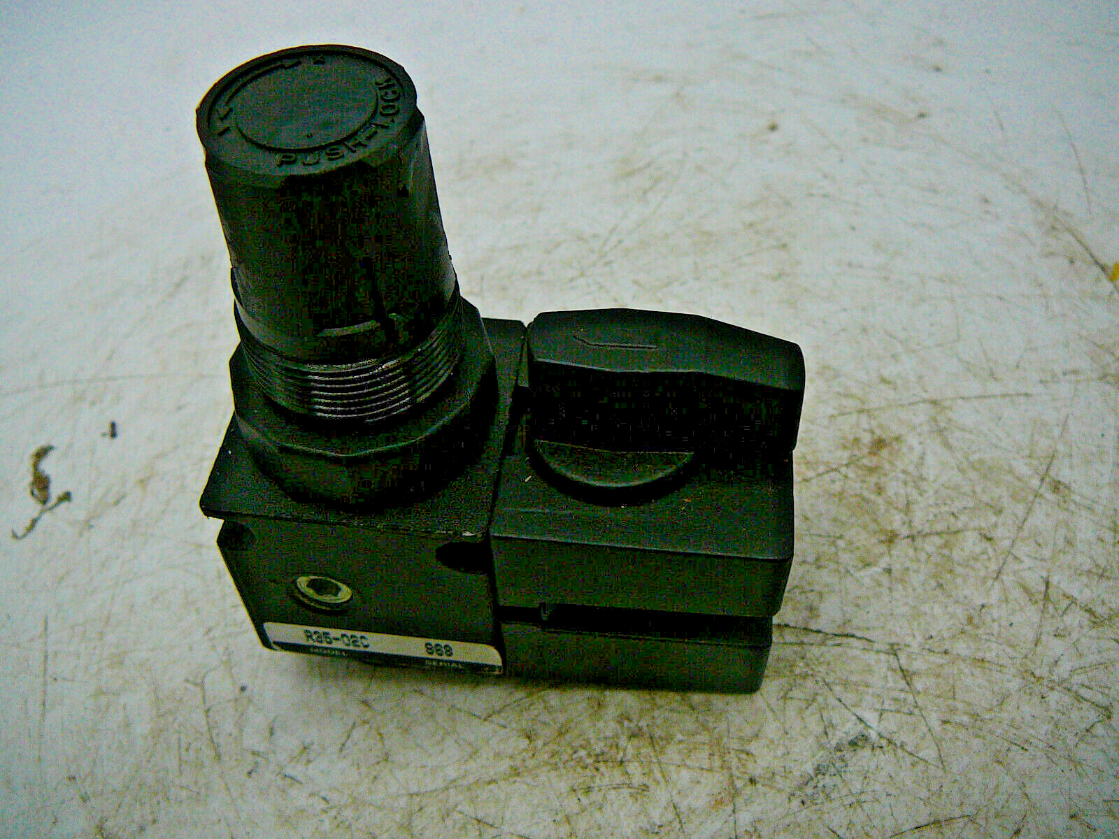 WATTS PNEUMATIC REGULATOR R35-02C 300PSI W/SHUT OFF VALVE
