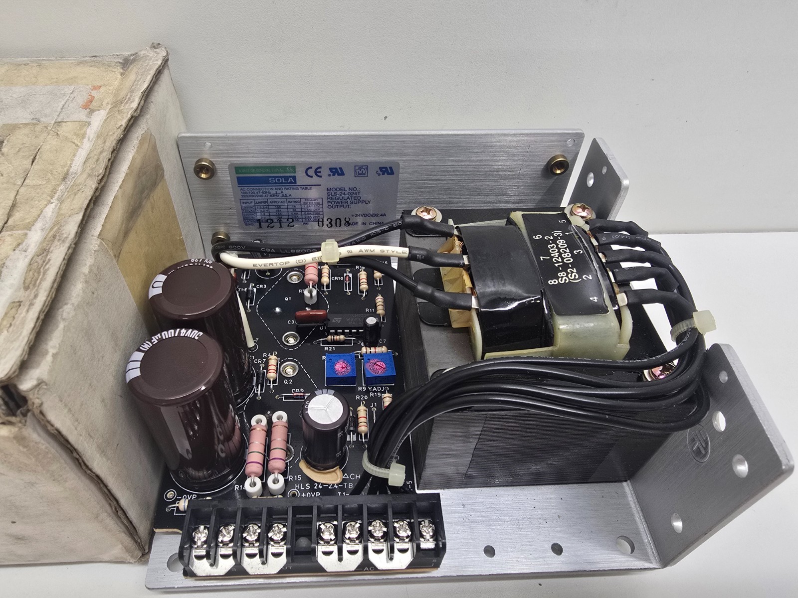 NEW IN BOX! SOLA REGULATED POWER SUPPLY SLS-24-024T