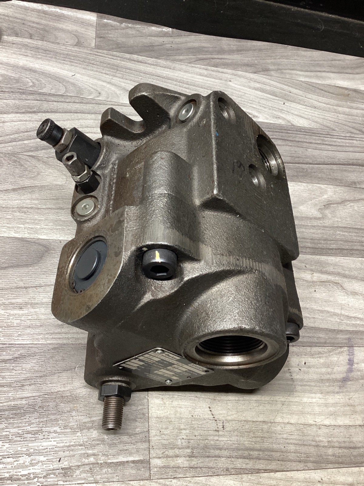 PARKER Piston Pump PAVC33R42W26 3000 PSI, CW Rotation #103B120PR3