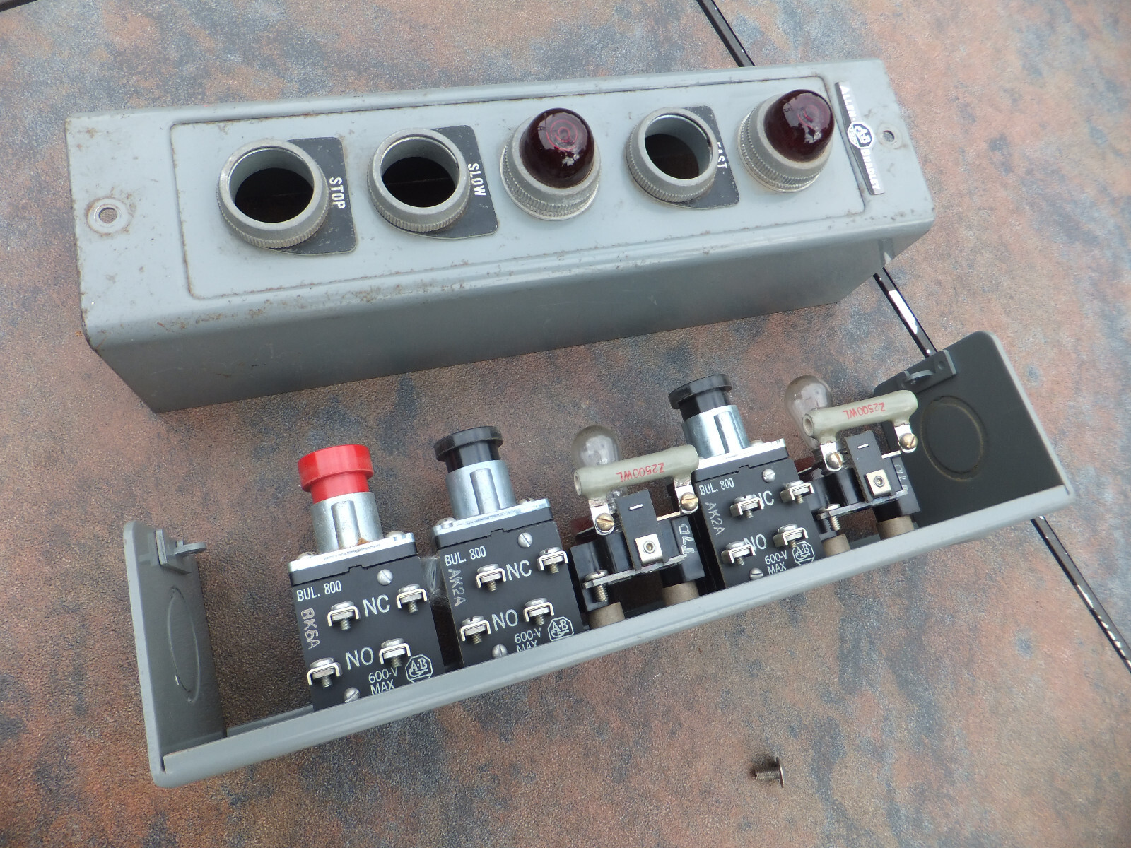 A-B Allen-Bradley Control – Push Button Fast Slow Stop Industrial Control Switch