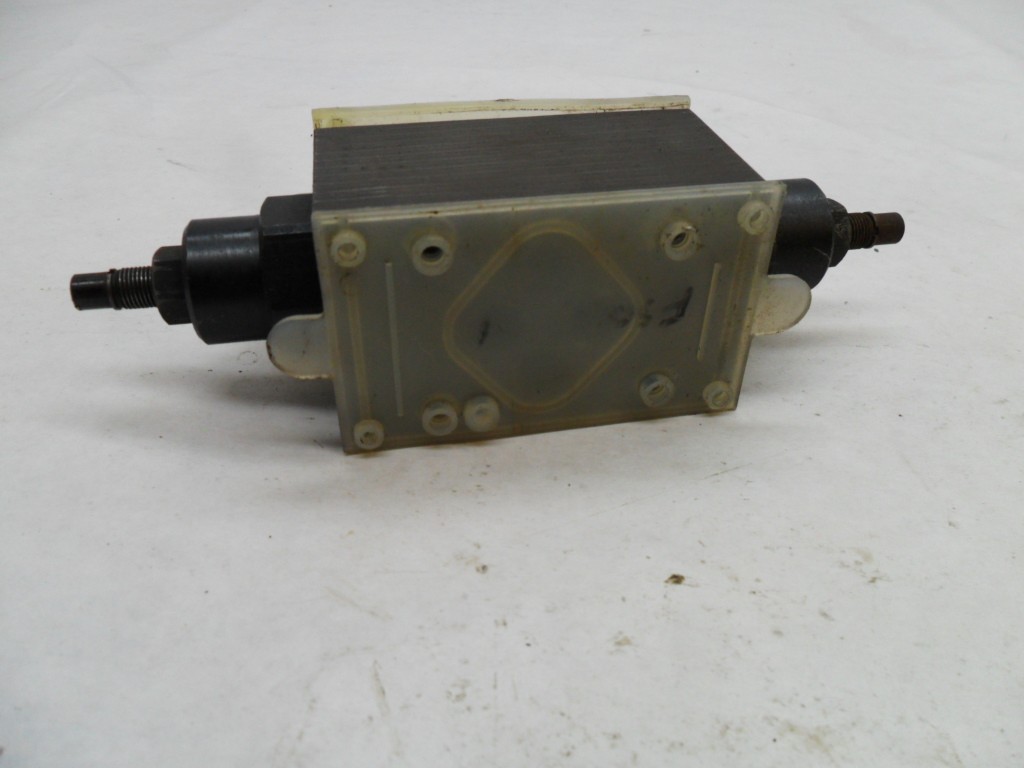 NEW EATON VICKERS DGMFN-3-Y-A2W-B2W-41 FLOW CONTROL VALVE 694412