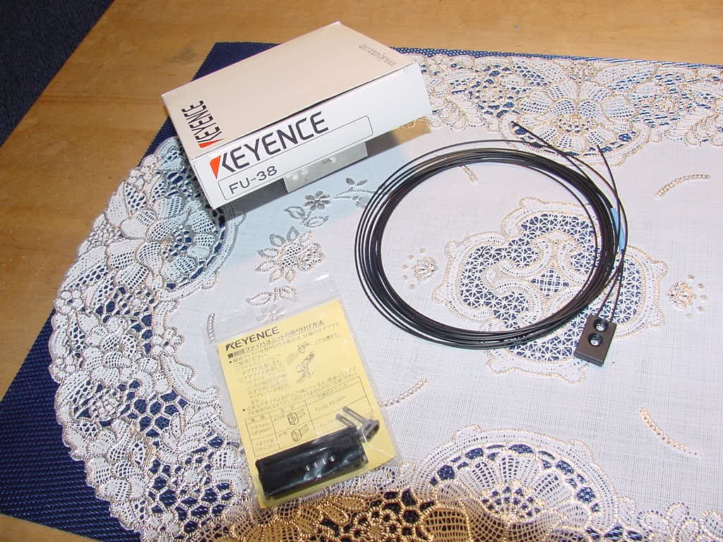 Keyence FU-38, Definite-Reflective Fiber Optic Sensor Unit, New Open Box