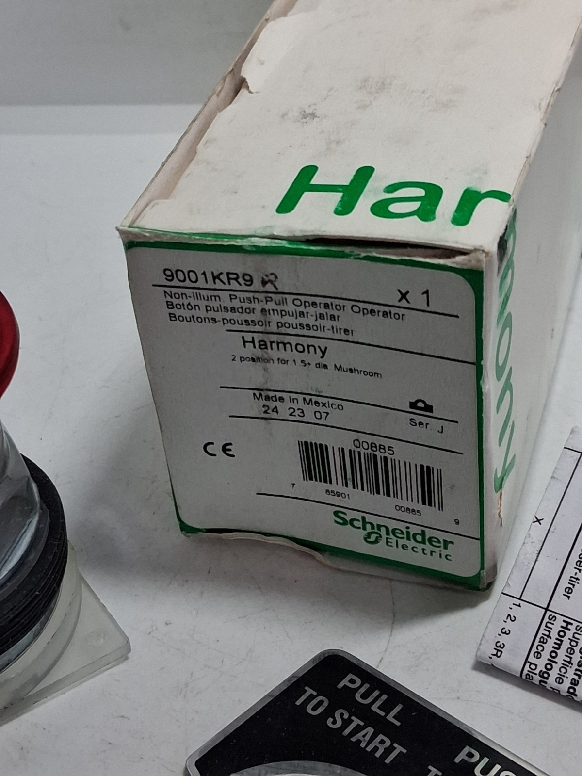SCHNEIDER 9001-KR9R PUSH/PULL OPERATOR MUSHROOM BUTTON NON-ILL RED LENS NIB