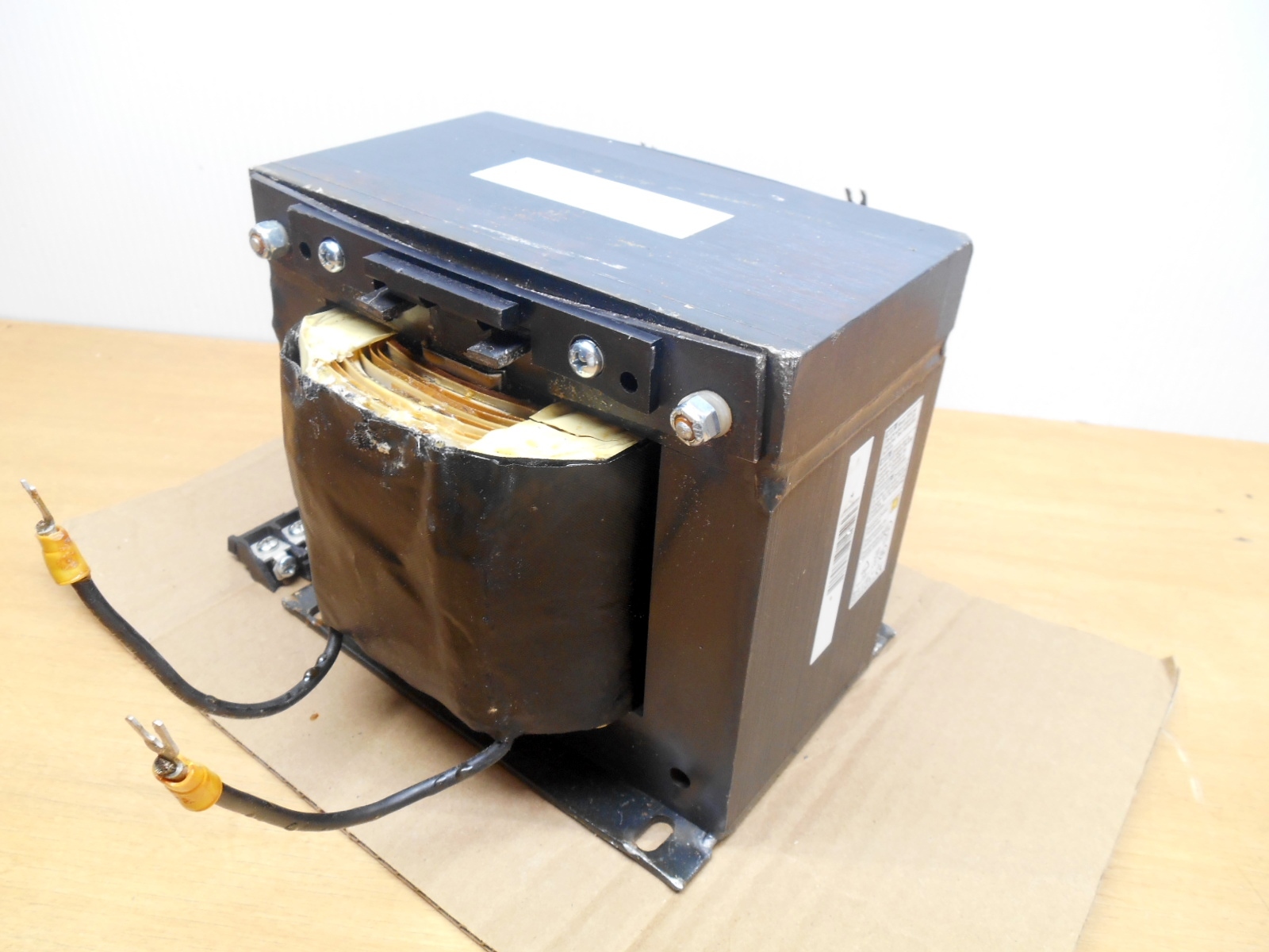 Square D 9070T2000D4 Transformer 2000VA 277VAC to 120VAC, Damaged