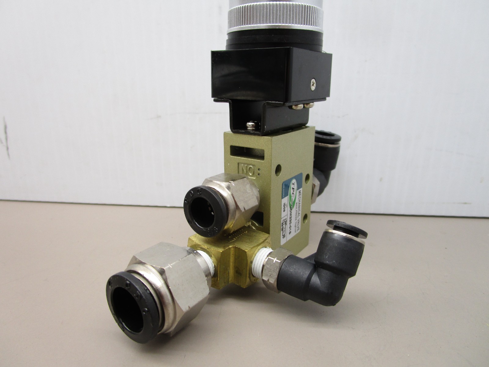 TPC UDM230-01S Switched Pneumatic Valve Assembly 1/8″ Ports with fittings