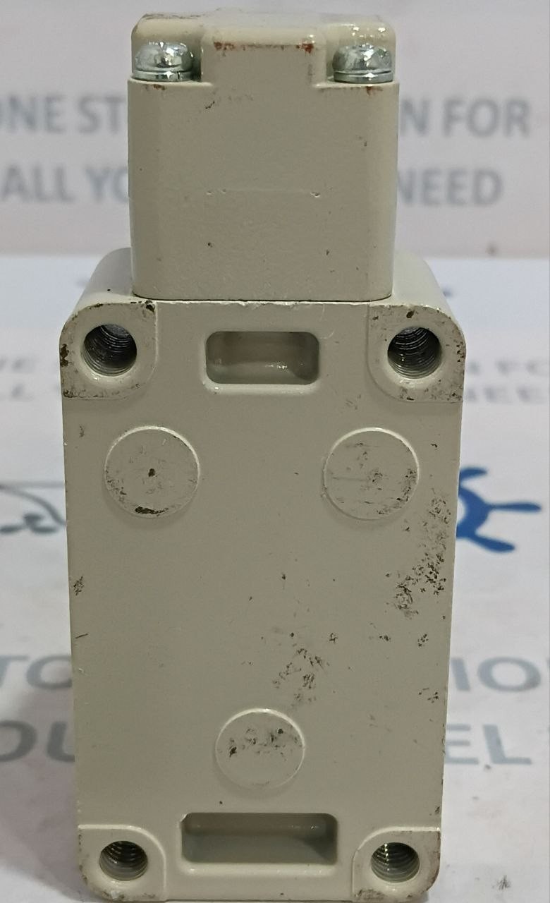 Azbil 1LS19-J Limit Switch with Roller Lever 3A 240VAC AC-15, 0.4A 30VDC DC-12