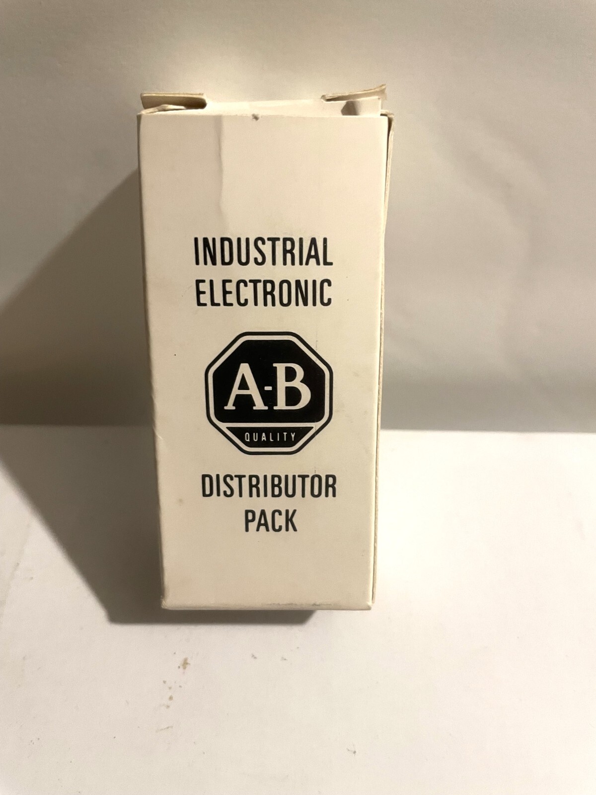 Allen-Bradley(AB) Distributor Pack JAIN056S104UA RV4NAYSD104A 10 MEG 10% TOL