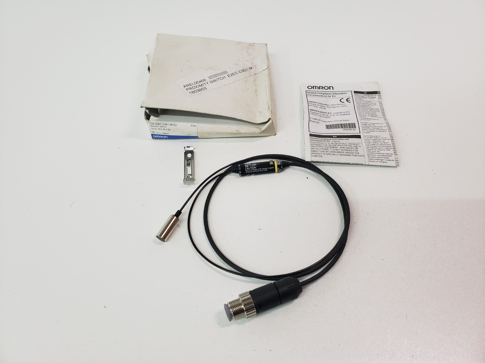 UNUSED – OMRON E2EC-C3D1-M1GJ Proximity Switch Sensor