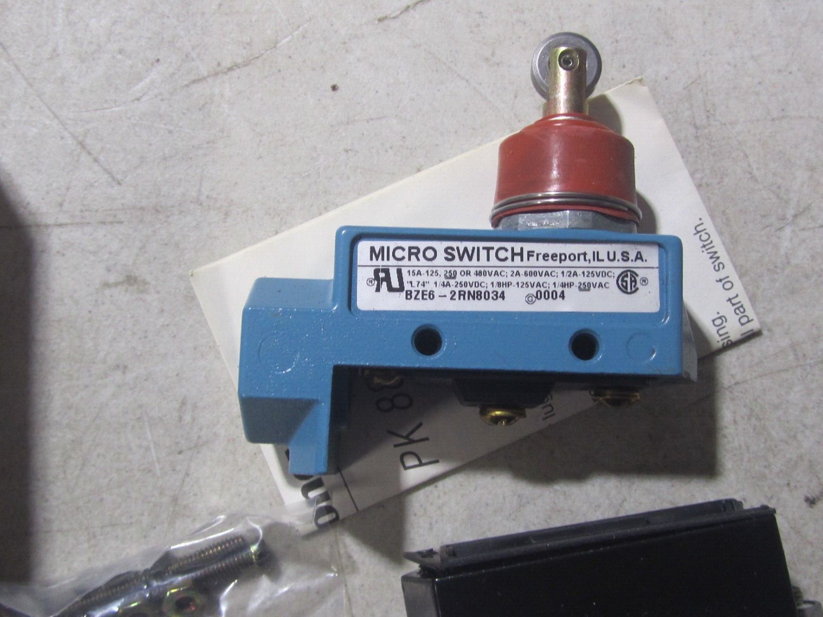 Honeywell BZE6-2RN8034 Switch Limit N.O./N.C. SPDT Top Roller Plunger Screw M…