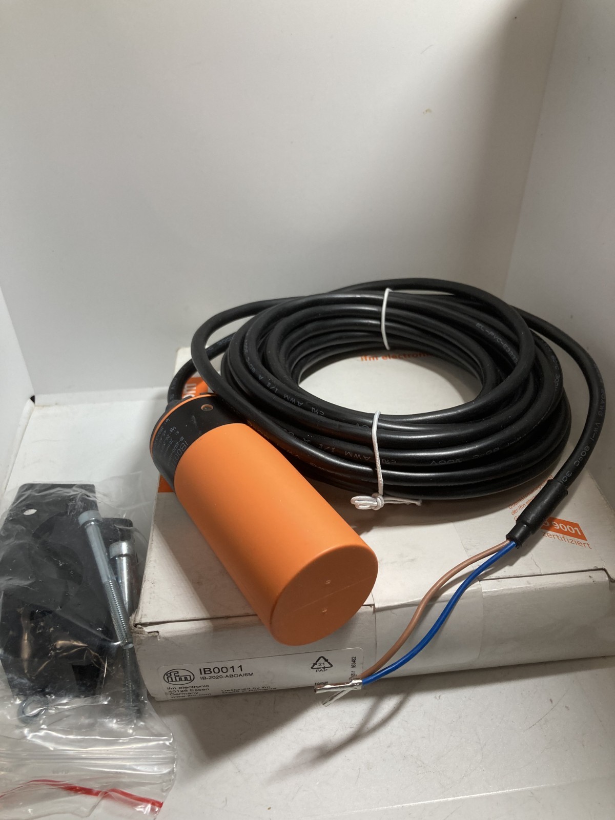 IFM IB-2020-ABOA/6M INDUCTIVE SENSOR 20-250VAC/DC SN 20MM 45-65HZ NIB