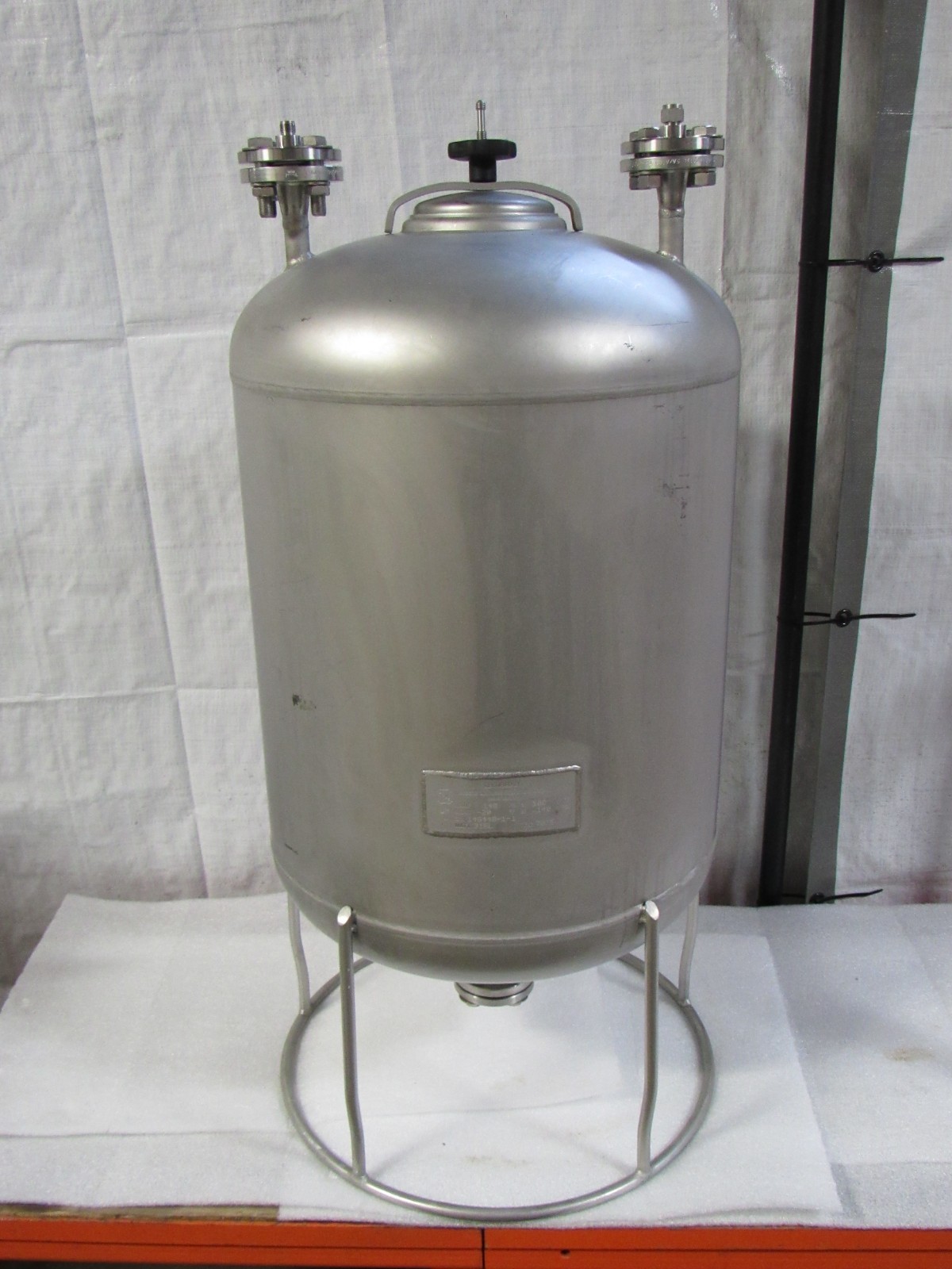 Apache 180-37.4 Stainless Pressure Vessel Tank 37.4 Gal 141.5 L 140Psi 100°F
