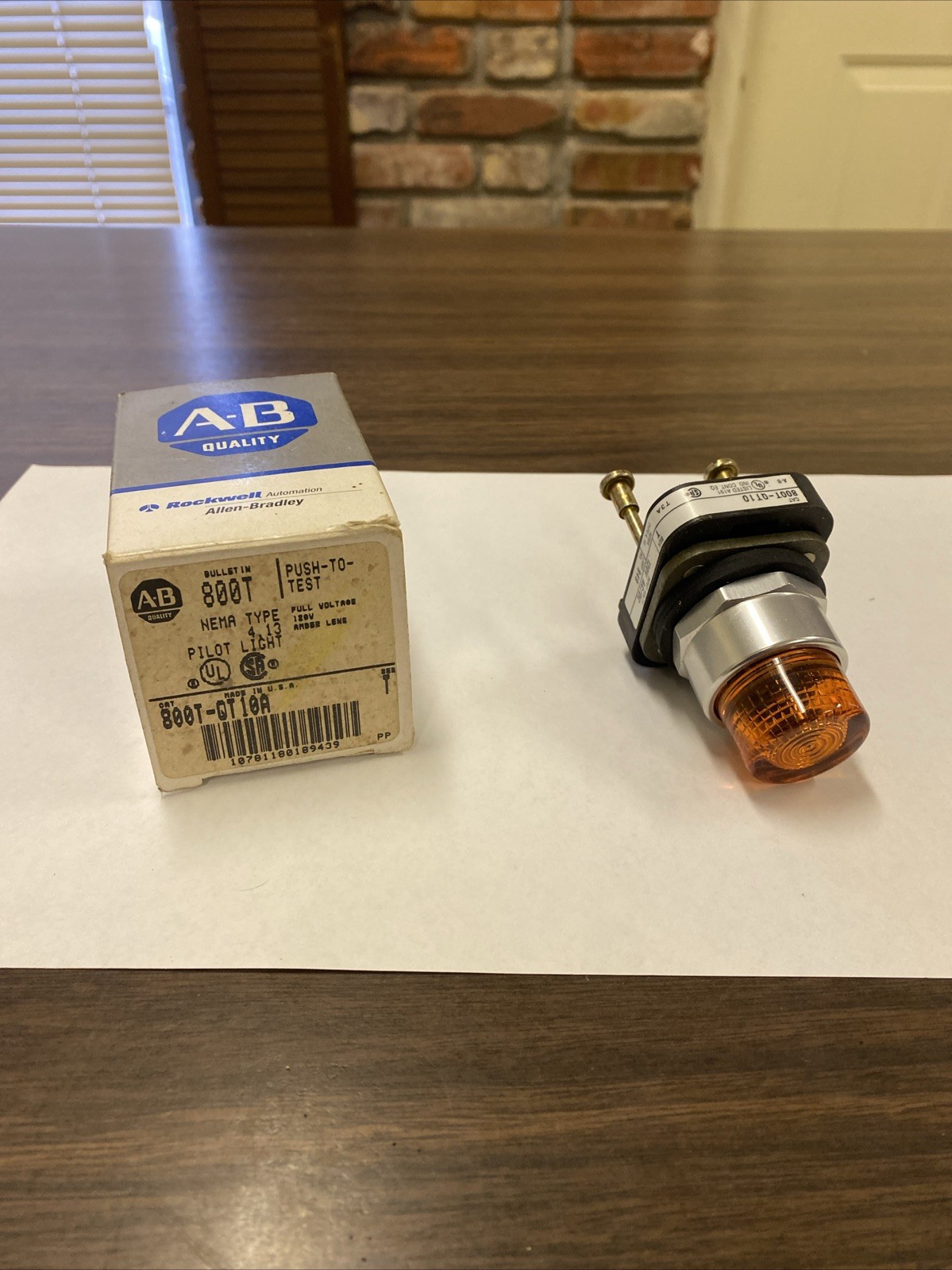 NEW IN BOX AMBER PILOT LIGHT 800T-QT10A Amber