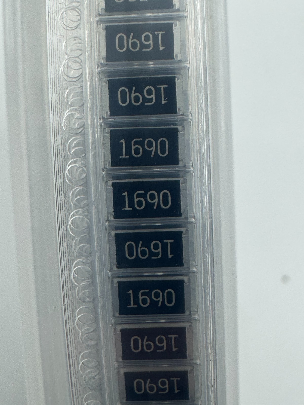 Lot of 100 Pcs CRCW2512169RFKTHBC VISHAY RESISTOR SMD 169Ω 1% 2512 500V 1 Watt