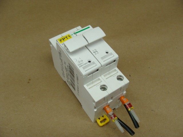 LOT OF 2 SCHNEIDER FUSE HOLDERS A9N15651 STI 10,3X38 500V 2 POLE
