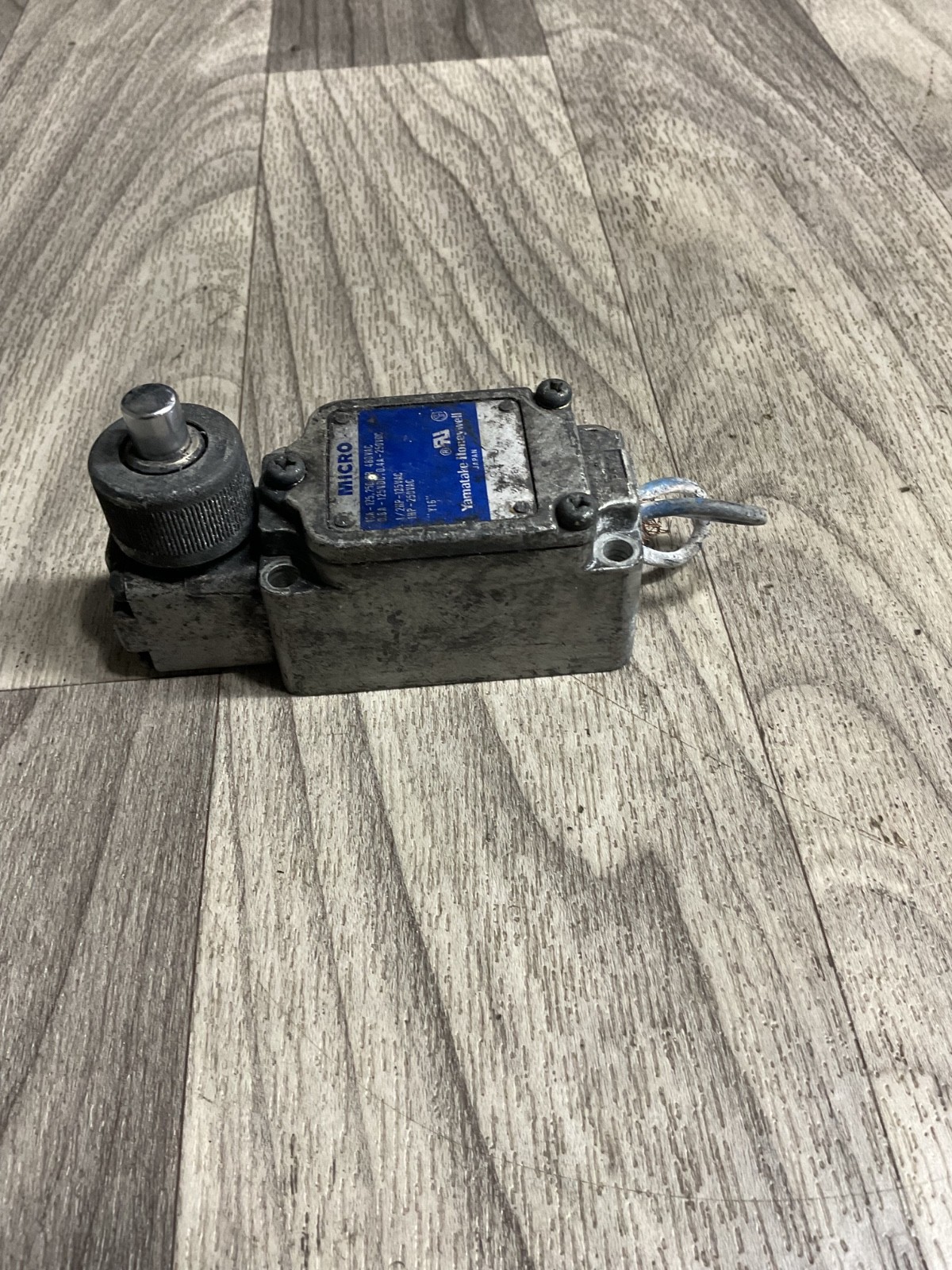 Yamatake Honeywell Micro Switch Y16 *Free Shipping* #4011A6