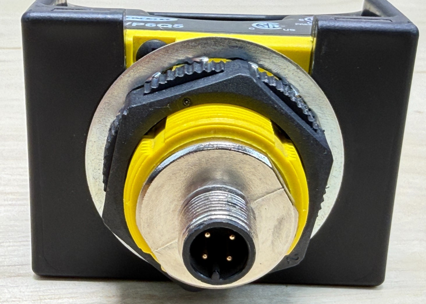 Banner STBVP6Q5 STB Series Safety Touch Button, Quick Connect, PNP, 10-30 VDC