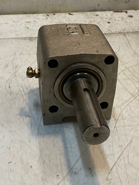 Overhung Load Adapter HD1 25mm Shaft OD 25mm Bore 10mm Holes 6″ L 3-1/16″ W