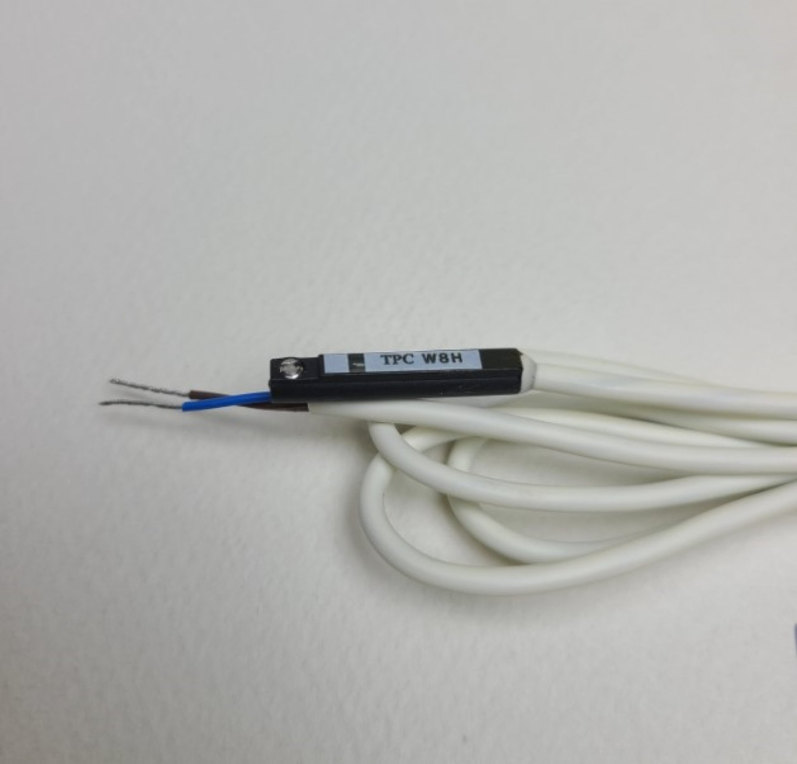 TPC W8HL Reed 2 wires Micro Auto switch Sensor rail mounting Horizontal Lead 3M