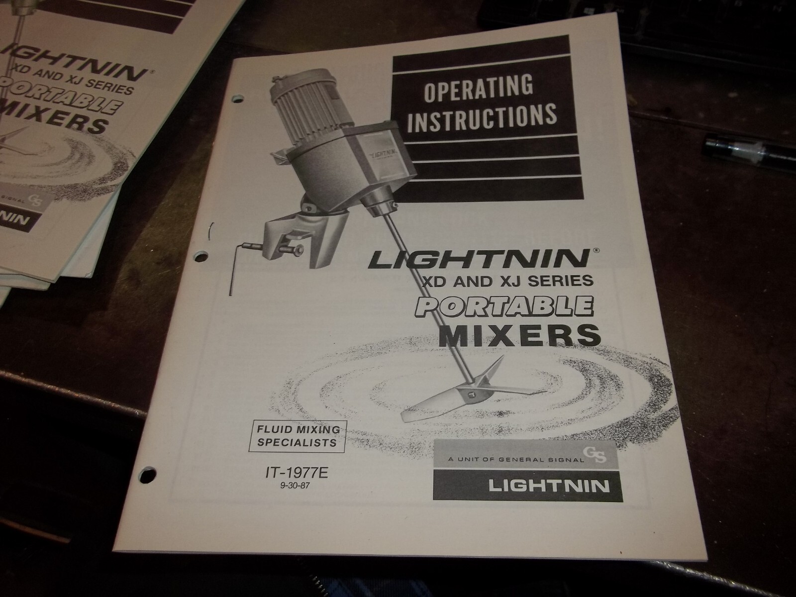 LIGHTNIN IT-1977E OPERATING INSTRUCTIONS MANUAL FOR XD XJ PORTABLE MIXERS (WL71)