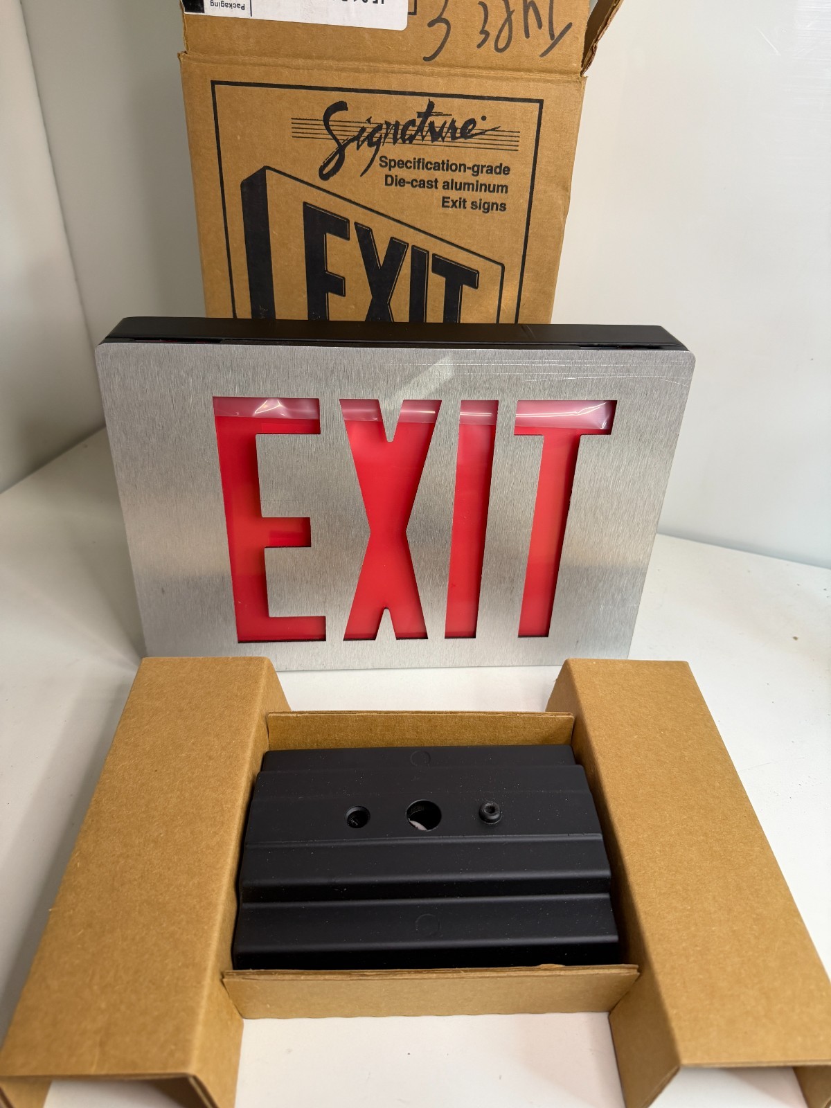LITHONIA LIGHTING LE-S-1-R-120/277-EL-N / LES1R120/277ELN (NEW IN BOX)
