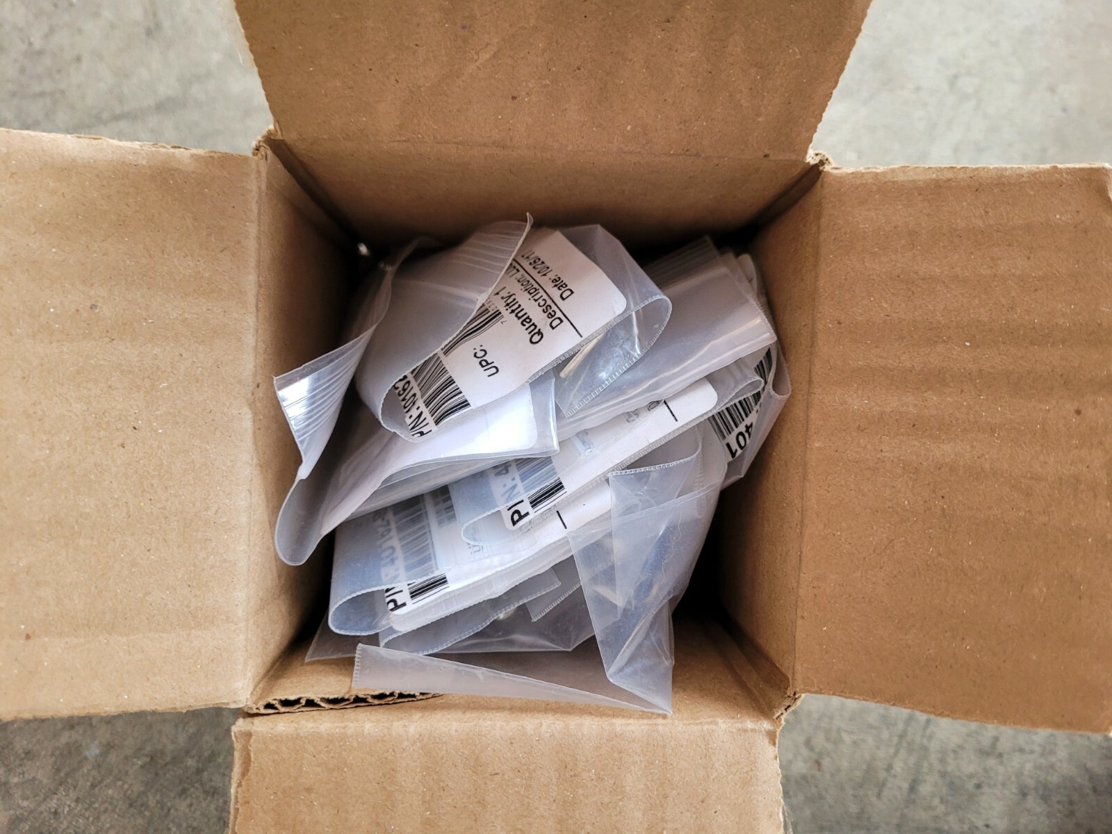 Brand New Pack of 13 Chatsworth 40162-903 2-Hole Ground Lug 6,1, X 3/8”