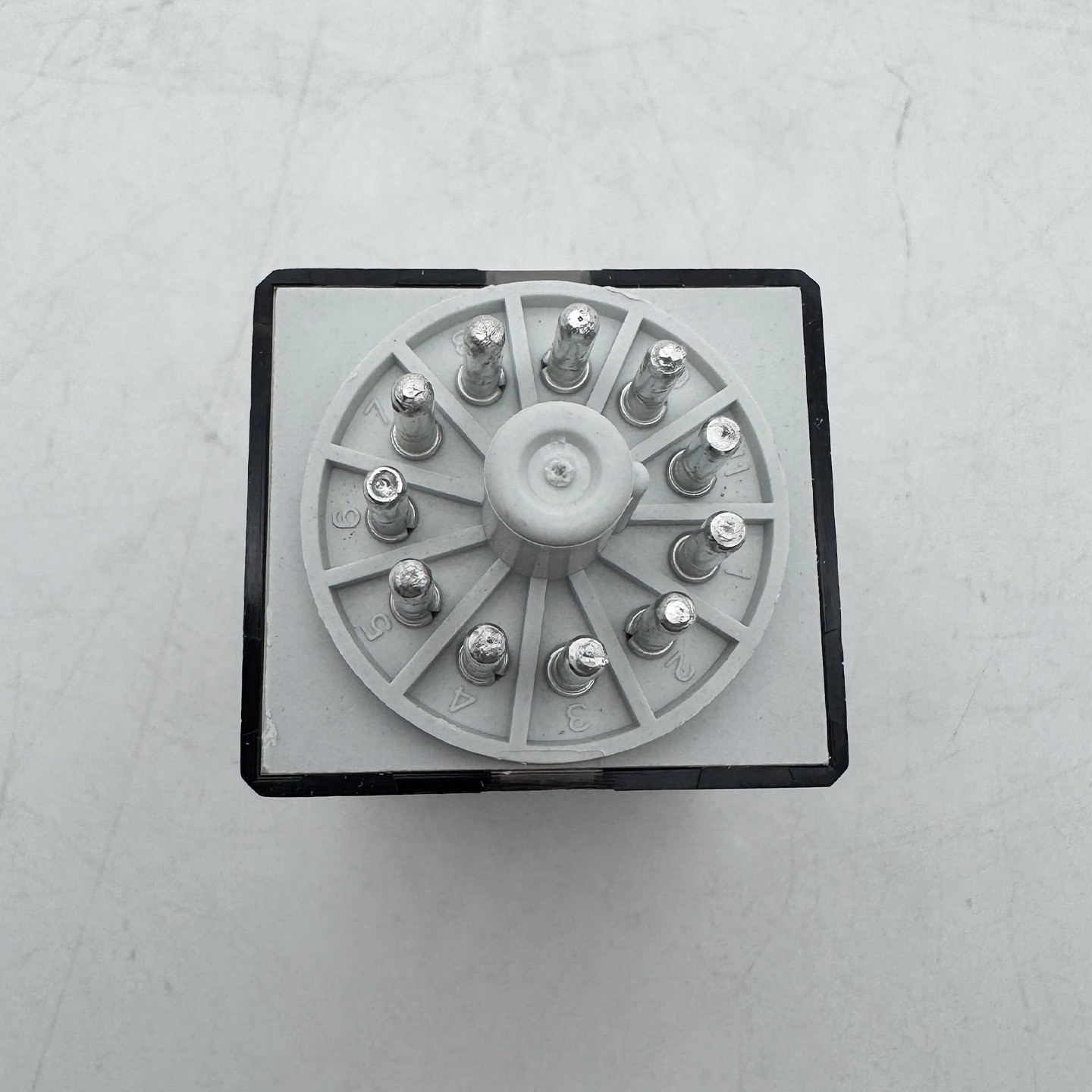 700-HAX3Z24-3-4 GP Tube Base Relay New Original 700HAX3Z2434