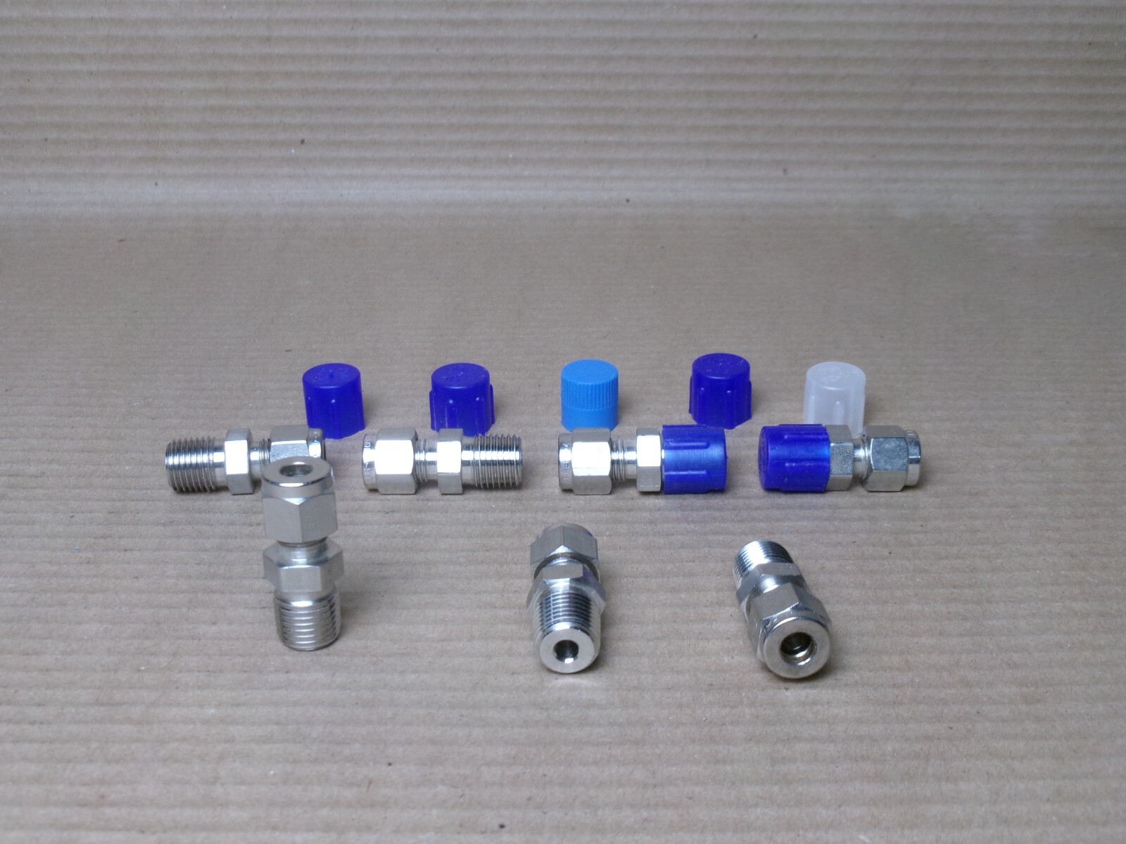 NEW LOT OF 7, PARKER/SWAGELOK 1/4″ TUBE OD COMPRESSION STRAIGHT ADAPTER TO 1/2″