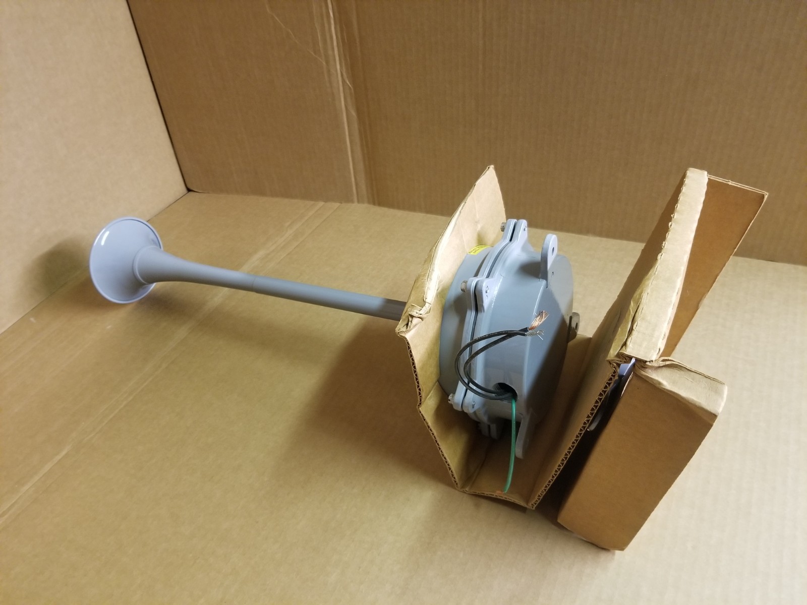 New Open Box Federal Signal 55-120-1 Resonating Horn/Electric H 120VAC 52092WVS