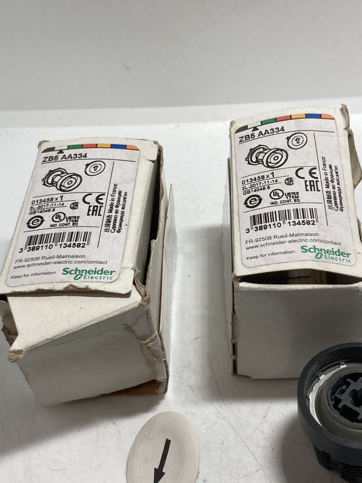 SCHNEIDER ZB5-AA334 PUSHBUTTON OPERATOR W/ARROW FLUSH (LOT OF 2) NIB