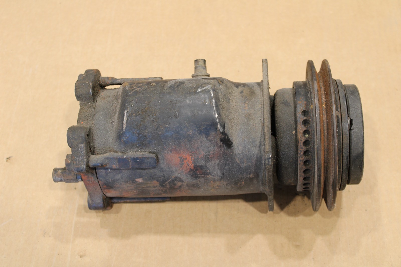 1963 1964 Corvette Original Frigidaire A/C Air Conditioning Compressor 5910490