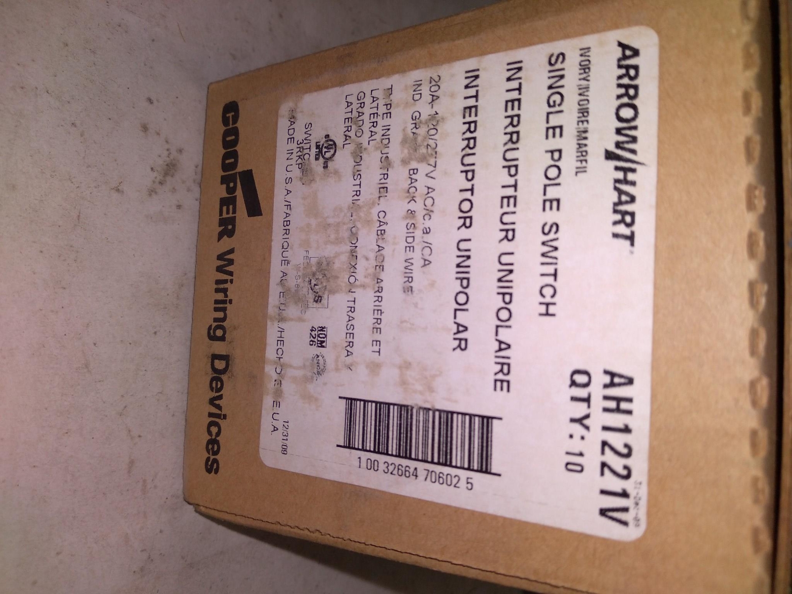 COOPER ARROW HART AH1221V SINGLE POLE/SWITCH 20A 120/277V AC/CA ’10 IN BOX’