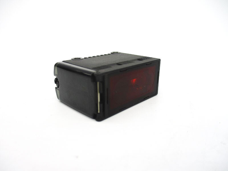 OMRON E3G-L15 10-30VDC NSNP