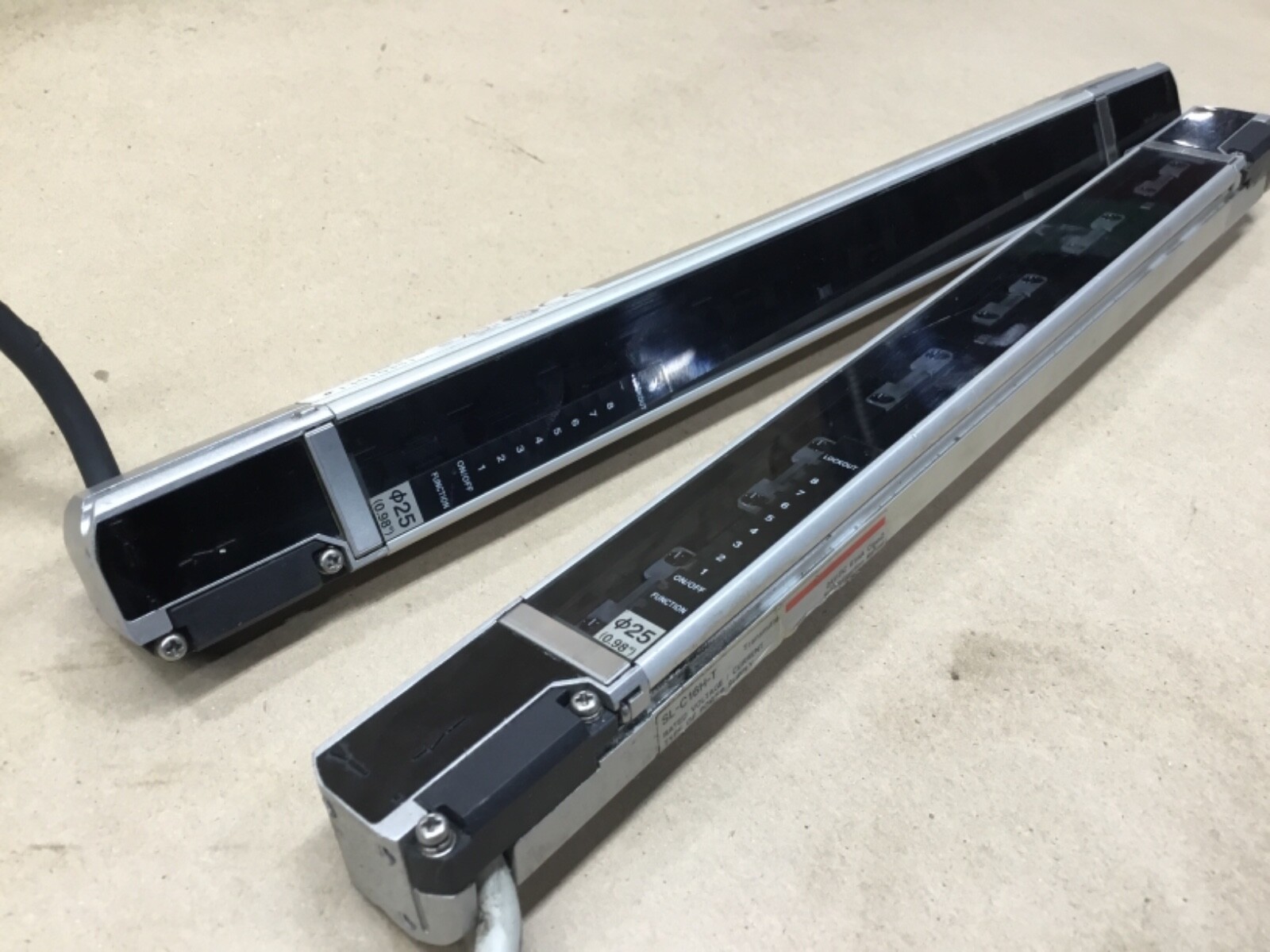 KEYENCE SL-C16H-R SAFETY LIGHT CURTAIN RECEIVER & SL-C16H-T TRANSMITTER #55B45
