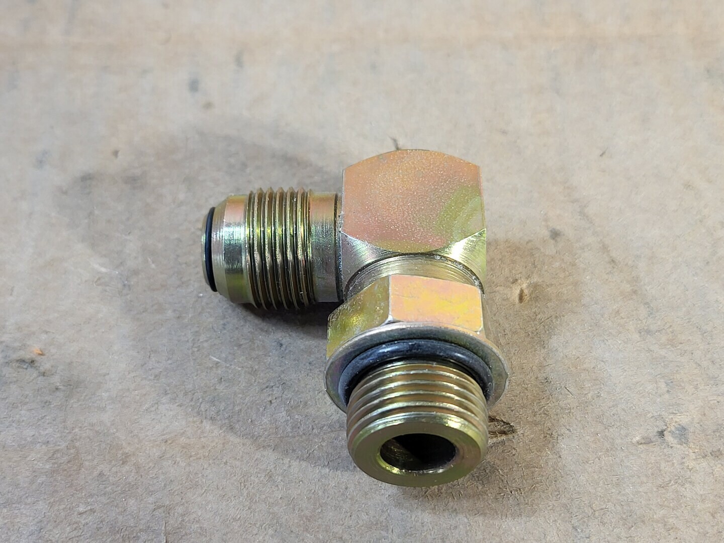 SURPLUS NEW KOMATSU WB0508 90 Deg Elbow Fittings (Box of 2) – Heavy Machinery