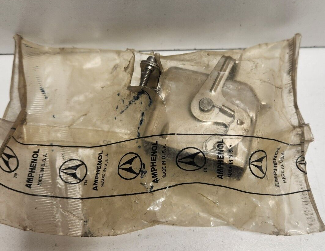NEW OLD STOCK! AMPHENOL LOCKING HOOD CONNECTOR 26-4501-16